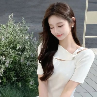 戴脚镣的女孩